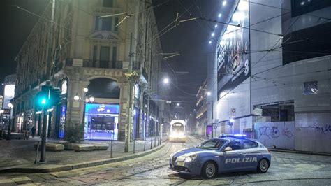 La folle notte di Milano Marittima. Rapine e coltellate sulla spiaggia.